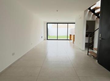 Casa · 150m² · 5 Ambientes · 2 Cocheras · Duplex en Venta en La Calandria