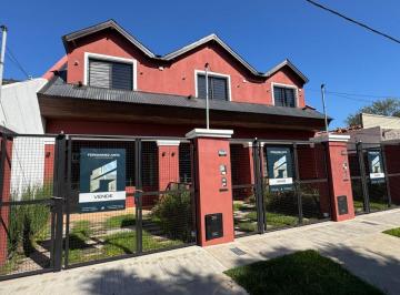 Casa de 3 ambientes, Almirante Brown · Duplex de 3 Dorm. Cochera y Jardin - Al Frente Independientes - Adrogue