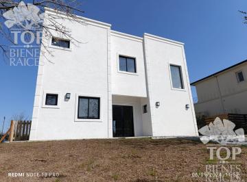 Casa · 180m² · 5 Ambientes · 1 Cochera · Casa en Venta, araucarias