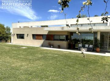 Casa · 412m² · 5 Ambientes · 2 Cocheras · Casa Moderna en La Escondida Club de Campo Manzanares Pilar