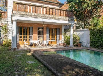 Casa · 371m² · 6 Ambientes · 4 Cocheras · Casa de 6 Ambientes con Cochera y Dependencia en Venta en Vicente Lopez