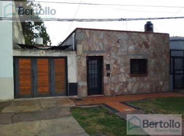 Casa · 110m² · 4 Ambientes · 1 Cochera · Venta - Casa 3 Dorm. - Tucuman 5677 - Empalme Graneros - Rosario