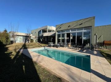Casa de 8 ambientes, Lunlunta · Venta Espectacular Casa en B° La Vacherie Conutry Golf