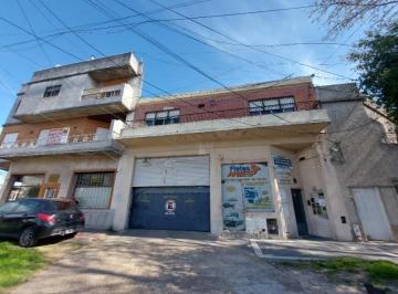 Bodega-Galpón , Lanús · Galpón de 275 m² con Local U Oficina