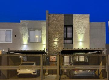 Casa · 140m² · 6 Ambientes · 2 Cocheras · Casa en Venta Universitario de Horizonte Renovada Patio