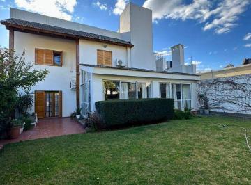 Casa de 5 ambientes, Córdoba · Apto Crédito - Vendo Casa 3 Dorm. y Galería con Asador en Urca