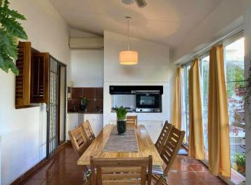 Casa de 5 ambientes, Córdoba · Apto Crédito - Vendo Casa 3 Dorm. y Galería con Asador en Urca