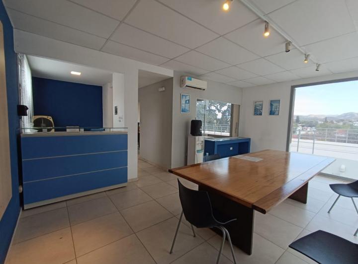 Local comercial · 180m² · 10 Ambientes