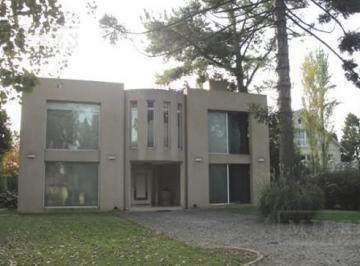 Casa · 450m² · 6 Ambientes · 2 Cocheras · Moderna Casa en Venta Desarrollada en Dos Plantas en Olivos Golf Club