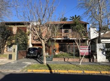 Casa · 446m² · 8 Ambientes · 3 Cocheras · Casa en Venta