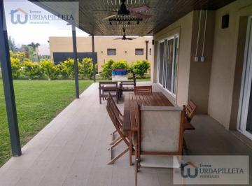 Casa · 200m² · 4 Ambientes · 2 Cocheras · Casa en Venta con 3 Dorm. en Ayres Plaza, Pilar
