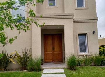 Casa · 200m² · 4 Ambientes · 2 Cocheras · Casa en Venta con 3 Dorm. en Ayres Plaza, Pilar