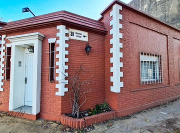 Casa · 80m² · 4 Ambientes · 2 Cocheras · Casa Lote Propio en Esquina - Villa Maipú