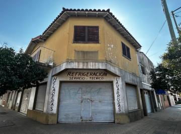 Casa · 207m² · 7 Ambientes · 1 Cochera · PH Multifamiliar + Locales en Venta