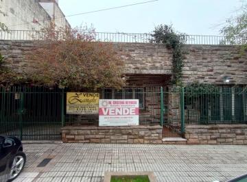 Casa · 160m² · 3 Ambientes · 3 Cocheras · Casa a Refaccionar en Importante Lote en Villa Lynch