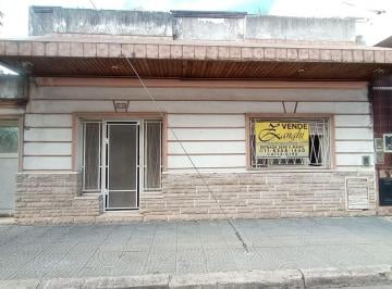Casa · 250m² · 3 Ambientes · Casa con Amplio Fondo y Quincho en Venta