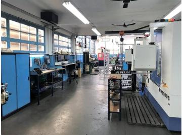 Bodega-Galpón · 470m² · Excelente Galpon Zona Industrial Villa Adelina