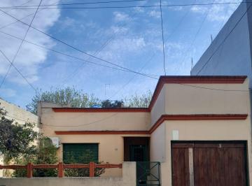 Casa de 2 ambientes, Lanús · Se Alquila PH Casa con Patio y Jardin