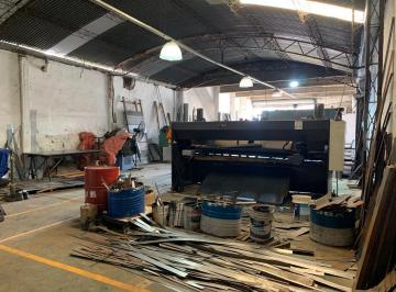 Bodega-Galpón · 293m² · 4 Ambientes · Galpon con Oficinas o Vivienda