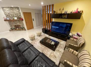 Casa · 370m² · 8 Ambientes · Casa de Lujo en Venta - con Ascensor - 8 Ambientes - Flores
