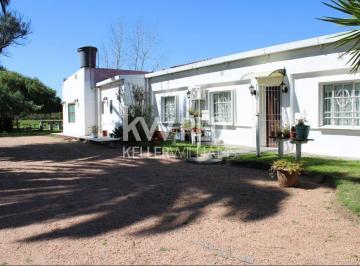 Quinta vacacional · 304m² · 5 Ambientes · 10 Cocheras · Venta Chacra Casa Quinta Bodega en Montevideo Rural