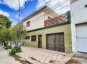 Casa · 133m² · 7 Ambientes · 1 Cochera · Vendo Gran Casa Apto Credito en Barrio San Vicente