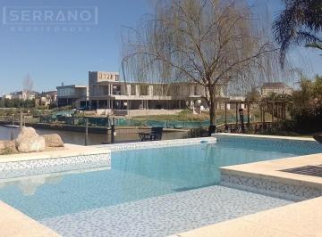 Casa · 250m² · 4 Ambientes · 5 Cocheras · Casa Al Rio, Muelle 18 m. 3 Dorm.. 4 Cocheras. Venta Barrio San Benito
