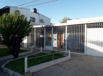 Casa · 100m² · 3 Ambientes · 1 Cochera · Casa en Venta - 2 Dorm. 1 Baño - Cochera - 200 m² - Tolosa