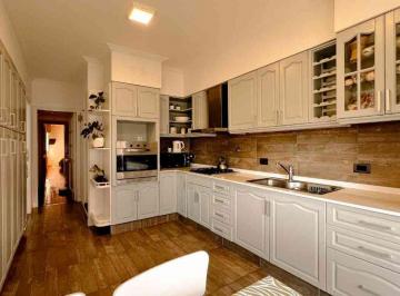 Departamento · 156m² · 4 Ambientes · 1 Cochera · Venta Piso Frente 4 Amb Cochera La Perla