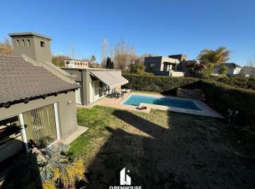 Casa · 380m² · 3 Dormitorios · 1 Cochera · Openhouse Vende Exclusiva Casa en Barrio Privado El Remanso en Chacras de Coria