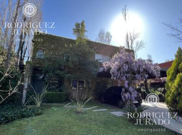 Casa · 260m² · 7 Ambientes · 3 Cocheras · Espectacular Casa de 3 Dorm. Dependencia con Depto con Acceso Indep - Roble Joven - Pilar