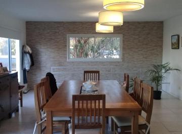 Casa · 240m² · 5 Ambientes · 2 Cocheras · Casa en Ruta 11 Kilometro 300 - Acepta Permuta