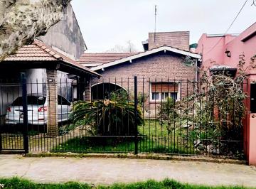 Casa de 3 ambientes, Lomas de Zamora · Chalet con Dos Dorm., Escritorio, Cochera y Jardin