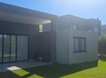 Casa · 115m² · 4 Ambientes · 1 Cochera · Venta Casa, 4 Ambientes Vila Marina 1 Villa Nueva