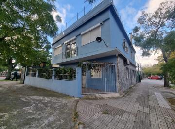 Casa · 75m² · 4 Ambientes · 1 Cochera · Casa - Buceo. 3 Dorm. y Cochera