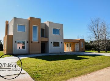 Casa · 280m² · 4 Dormitorios · 2 Cocheras · Casa en Venta Club de Campo Sta Irene - Comarcas de Luján 4 Dorm