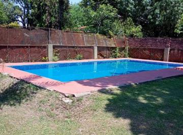 Casa · 177m² · 4 Ambientes · 1 Cochera · Casa en Venta Sobre Ruta 9 Gran Potencial Comercial - Funes