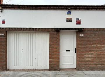 Casa · 225m² · 5 Ambientes · 1 Cochera · Amplia Casa 6 Ambientes