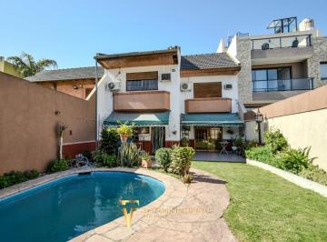 Casa · 281m² · 6 Ambientes · 2 Cocheras · Venta - Casa - Categoría - 6 Ambientes - Cochera - Jardin - Quincha - Apto Crédito