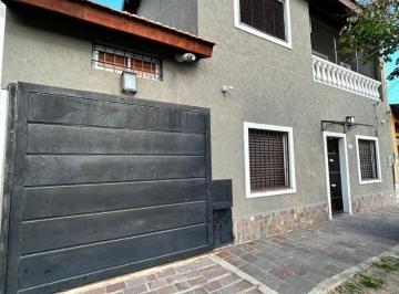 Casa · 200m² · 4 Ambientes · 4 Cocheras · Venta Permuta Chalet 4 Amb Jardin Cochera Lomas de Zamora