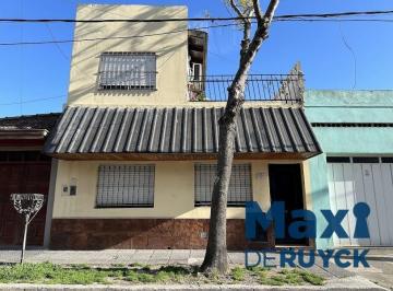 PH · 74m² · 3 Ambientes · Casa Tipo PH Al Frente en Berazategui