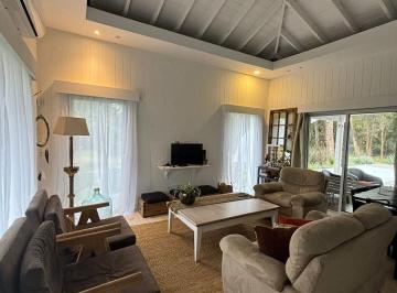 Casa · 580m² · 3 Ambientes · 1 Cochera · Casa en Polo Country Club