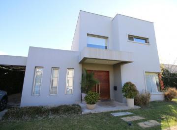 Casa · 600m² · 4 Ambientes · 1 Cochera · Venta Casa 4 Ambientes en Nordelta Barrio Los Sauces Nordelta - Apto Credito