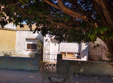 Casa · 124m² · 4 Ambientes · 1 Cochera · Casa en Buena Ubicación