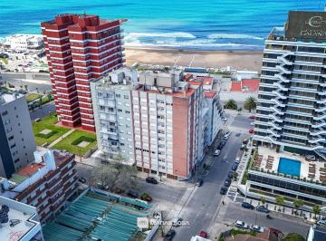Departamento · 80m² · 4 Ambientes · 1 Cochera · Venta - Departamento 3 Ambientes con Dependencia Al Frente con Cochera - Zona Playa Grande