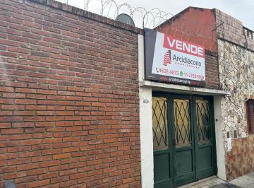 Casa · 145m² · 4 Dormitorios · 2 Cocheras · Venta Casa 5 Ambientes con Cochera. Pje Malaga 5600