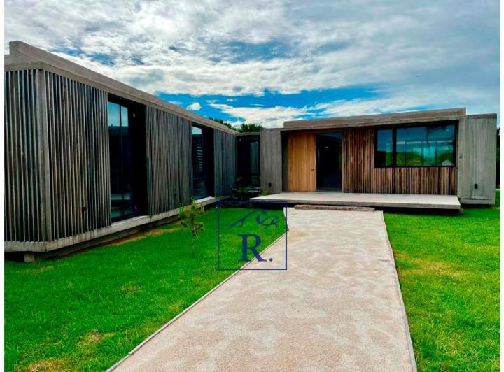 Casa · 500m² · 5 Ambientes · 1 Cochera