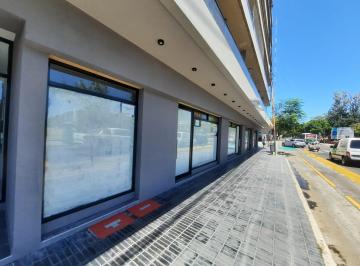 Local comercial · 68m² · Amplio Local Comercial con Inmejorable Ubicación!