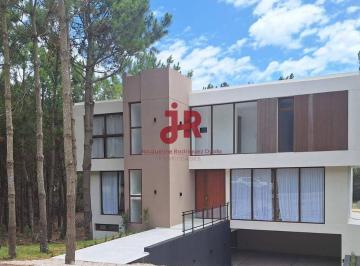 Casa de 7 ambientes, Costa Esmeralda · Codigo 706 – Casa en Alquiler – Costa Esmeralda – Pileta Climatizada