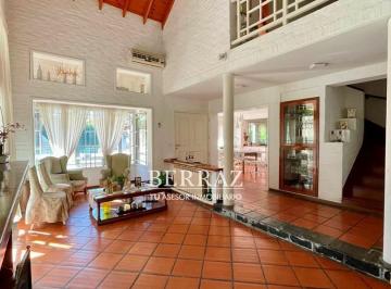 Casa · 245m² · 5 Ambientes · 2 Cocheras · Casa Venta en Village Golf & Tennis Cc Pilar Lote de 968 m²